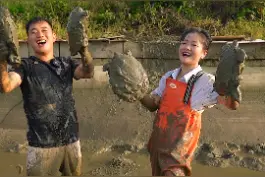 夫妻VS姐弟，究竟一百斤的甲鱼王花落谁家？#三农 #农村生活 #抓鱼 #我要上热门 #新农人计划2021#户外 视频封面