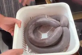 挑战全网最难吃的猪血肠#壮话叫bong#卑微干饭人