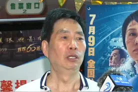 荆州籍演员袁泉饰演重症医学科主任文婷，作风利落，一次次冲在救治病人的最前面，眼神中透着坚定和勇敢。#中国医生 视频封面