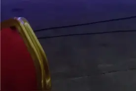 特辑表演，口吞钢珠眼里济出来