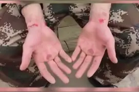 比许三多还牛！单杠卷腹上500个，打破单位记录！#约战#士兵突击#许三多（四川 田智博、郭志康）视频封面