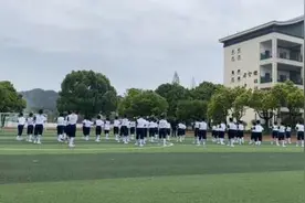 七色少年演绎《七彩阳光》 校园生活多姿多彩 活力无限 #校园