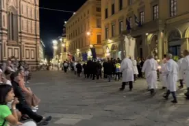 佛罗伦萨圣母百花大教堂的盛大弥撒，感受信仰的力量。