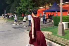 由王府井步行至天安门，几经周转来到天安门却错过了时间