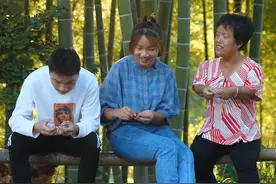 丫头和儿子捡了好多板栗回来，给他们做个糖炒板栗，香甜粉糯，真是太好吃了。#抖音美食创作人 #新农人计划2021 #糖炒栗子 