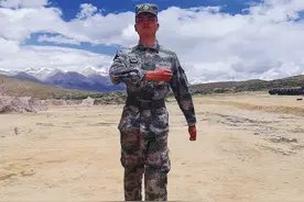 #致敬中国军人正步完整教程，快学起来（谢文 马成锁 殷翔）#正步铿锵致敬军旅 #一起涨知识 