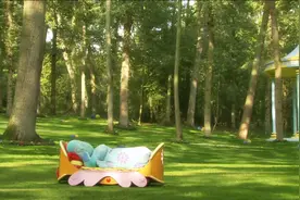 依古比古，只有唔西迪西才可以睡她的小床哦~#花园宝宝视频封面