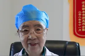 我从医70多年，专注于#萎缩性胃炎、#老年病，#肿瘤等问题，欢迎随时向我提问，我会一一为大家解答。#医生 视频封面