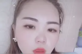 一个单纯的人有两种表现：太容易相信一个人；太容易怀疑一个人。