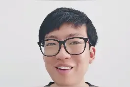 #男子买新车发现车门里长满蜂蜜 究竟是买车送蜂蜜，还是停车产蜂蜜？ #大v快评 毕竟这也关乎到车主的切身利益。视频封面