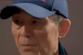 #张艺谋 张艺谋在采访中谈及选人标准，会尽量避免与整过容的演员合作。 @DOU+小助手