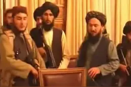 阿富汗30万政府军为何不敌6万塔利班？真相或在这2点视频封面