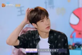 王一博采访中直言对搭档肖战的印象特别好，现场还花式夸对方演技视频封面