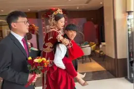 姐姐结婚，弟弟直接拿100w给姐姐随礼