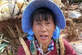 请善待我们的母亲，因为她下辈子不会再来，她的大半生都是为我们而活，少跟妈妈说一些难过的事，她帮不上你，更睡不着。我听过最扎心的话，如果能一命抵一命，那么医院的大门，一定占满了排队的妈妈，门前有车不算富，家中有娘才是福，请珍惜眼前的幸福，祝天下所有母亲身体健康#情感 #记录真实生活