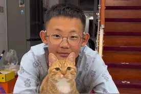 不再流浪的第160天：哥哥组装的猫窝小咪很喜欢！#猫咪的迷惑行为 #这小猫谁养谁不迷糊啊视频封面