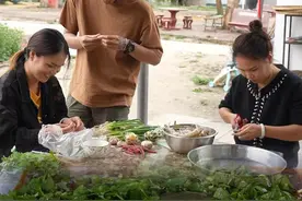 老妹买了海鲜回来 做一道生腌海鲜！#我的乡村生活 #农村生活 #农村美食