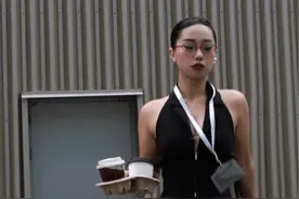 当我以为自己很有氛围感的时候，实际的情况是这样的？视频封面