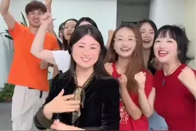 暑期手势舞考试，谁跳的最好？ #暑期手势舞考试 #办公室游戏 #手势舞 #舞蹈