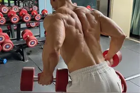 哑铃划船四种练法动作细节 #健身 #健身干货 #抖音健身房 #背部训练 #好身材练起来