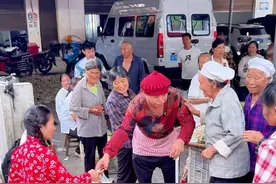 拍摄的不仅仅是视频，而是对留守老人的关怀，把他们从孤独中带到喜悦里！！！#关爱老人 #记录真实生活 #正能量视频封面