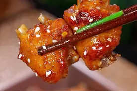 以后鸡翅买回来不要总是可乐，你可以试试这道干锅鸡翅的做法，焦香酥脆又好吃～视频封面