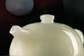 六年的时间成就了一把出自朝阳翠语的玉壶，也成就了我对玉壶的热爱#器物之美 #中式美学 #翡翠茶壶 #王朝阳视频封面