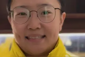 @石铭 希望能向@张伟丽—黑虎搏击 @闫晓楠 两位前辈看齐，正在积极准备UFC首秀！#UFC314视频封面