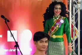 #泰国生活 #记录海外生活 #异国风情 #演出现场视频 #泰国旅游 今晚的选美，我被这美女惊艳到了视频封面