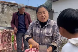 你们罐香肠挂腊肉没有？#一眼望去皆是人间烟火气 #新农人计划2024 #我的乡村生活 #又到了阳台挂腊肠的季节 #乡村生活家视频封面