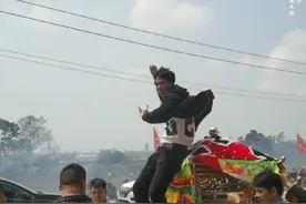 广东省湛江市东海岛东简镇，龙腾村乩童，起乩过程#妈祖文化视频封面