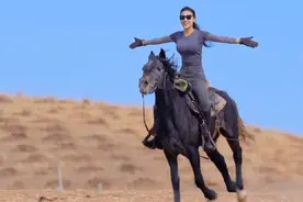 九零后女孩凭借精湛的骑术表演走红网络#骑马 #骑行 #骑帅不骑快 #马术#骑马看世界视频封面