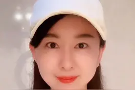 最好的师徒关系，就是彼此成就。我们期待这对亦父亦友的师徒俩为国乒书写更多的传奇！  #孙颖莎邱贻可 #邱贻可采访盛赞孙颖莎 #邱贻可女儿和孙颖莎见面总拥抱 #邱贻可辟谣在场边嗑瓜子 #邱贻可谈从球员到教练视频封面