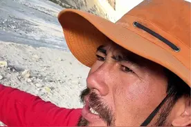 登顶K2后下撤，一天徒步了17个小时，走了45公里！ 小队四人面临各种危险，九死一生，现在想想都后怕，这K2徒步比登山难啊。#乔戈里峰 @DOU+小助手 @抖音短视频