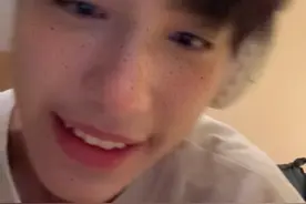 解锁新耳机隐藏玩法！#超甜手势舞#手势舞#一学就会系列