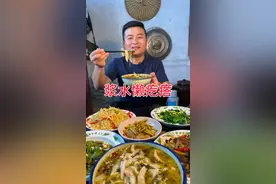 这是只有家乡才能吃到的饭，也是很多人思思念念的饭，炎热的天气来一碗浆水懒疙瘩别提有多香了。#我的乡村生活 #新农人计划2025 #微光点亮乡村 #甘肃美食 #浆水懒疙瘩