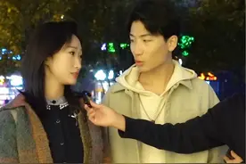 男生在喜欢的人面前会变的幼稚粘人。#甜蜜 #情侣