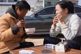 不知道她是谁的家人，这一刻看到的只有心疼视频封面