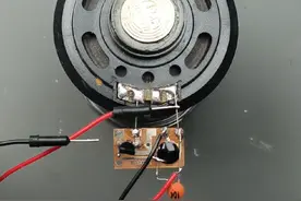 废旧喇叭加一颗牛屎芯片就可以改装成老式3声叮咚门铃