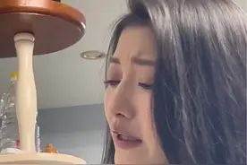 姐弟俩打闹大人不要参与，不要去劝老大让着小的，都是第一次做人，凭什么要让呢？#互相伤害的日常 #都委屈#大姐姐小弟弟日常视频封面