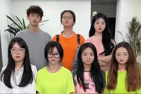 唱歌憋笑挑战，哈哈要被七七笑不活了 #办公室游戏 #憋笑挑战 #趣味游戏