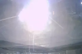 最强远光灯4车追尾😲视频封面