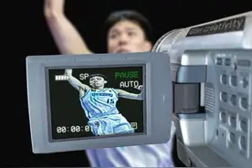 杨瀚森宣布参加2025NBA选秀大会，杨瀚森已经签下了富保罗的经纪团队，富保罗旗下有多名NBA巨星，詹姆斯、浓眉、特雷杨等多人都在富保罗旗下，杨瀚森场均可以拿到16.4分10.5篮板3.4助攻，本年度多次预测中杨瀚森已经落选，你们觉得杨瀚森嫩登陆NBA吗#杨瀚森 #NBA选秀大会视频封面