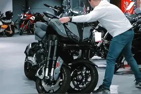 全新“雅马哈倒三轮”摩托车来了，号称摩托车的天花板#抖音汽车 #雅马哈尼肯gt #摩托车 #dou是好车 #带你懂车视频封面