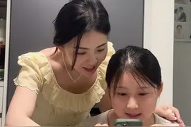 明明是我的发小，媳妇居然关系处的比我还好 #投影仪#⼤眼橙c2ultra#家用投影仪#大眼橙投影仪
