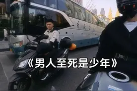 看看陆地飞行器H2上路的回头率有多高#川崎H2 #路人视角视频封面