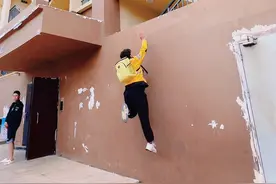 跑酷外卖员大战保安#跑酷 #高手在民间 #外卖小哥视频封面