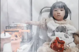 【孩子的智商随谁呢】男孩子的智商取决于母亲，女孩子的智商取决于父母双方，不相信，你可以观察一下。首先，男孩的染色体组合是XY，X染色体遗传于母亲，其次，智力基因一般主要集中在X染色体上《智商在140以上是天才》。另外，智商存在一定的遗传性，和后天环境也有关系，其中教育、学习占主导地位。#家长必读 #育儿经验分享 #萌娃  #宝爸带娃 #人类幼崽 @DOU+小助手 @抖音 @抖音短视频 @抖音热门视频封面