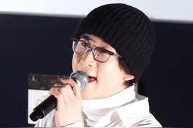 在电影《哪吒之魔童降世》活动现场，哪吒角色曲演唱者唐汉霄与现场观众清唱《就是哪吒》！ #唐汉霄 #哪吒之魔童降世 #哪吒之魔童闹海 #哪吒2 #就是哪吒 @DOU+小助手