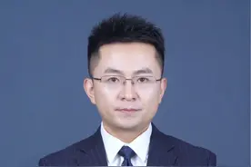 #重庆一社区要求只可办婚丧宴  权力的手不能伸得太长！ #央广网评婚丧办酒必须报备 #只可办婚丧宴你支持吗 #声量计划 #大v说视频封面